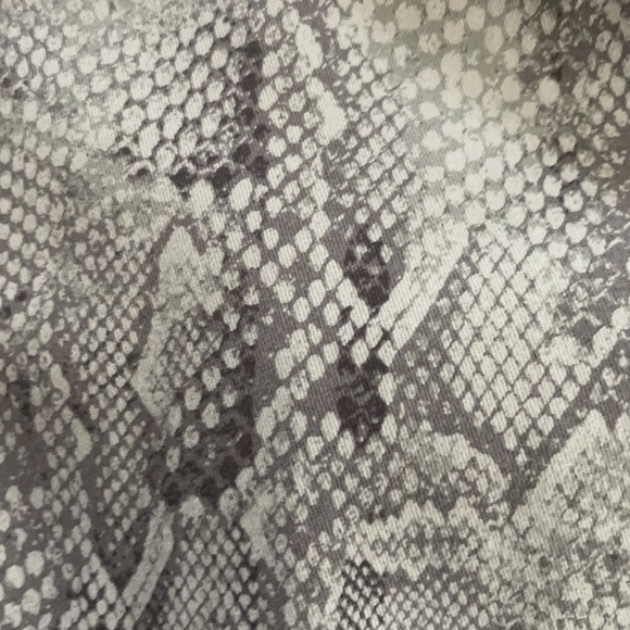 Snake skin pattern jacket ,White House black market MSRP $160.  10 petite New! - Picture 5 of 5